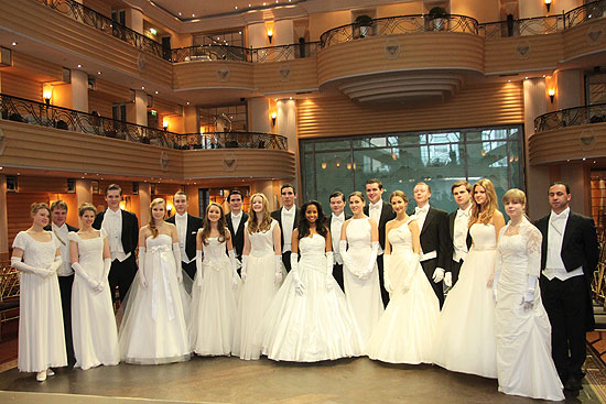 Die Debütanten des Chysanthemenball 2010 (Foto: MartiN Schmitz)